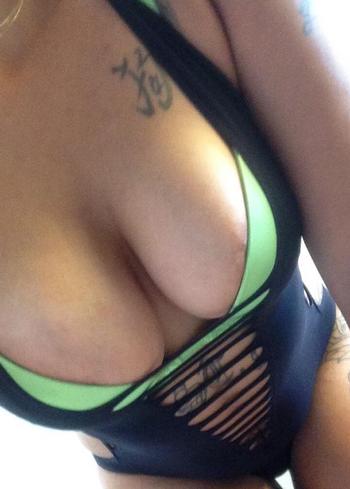 , 21  female escort, Barrie