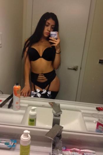 , 19  female escort, Barrie