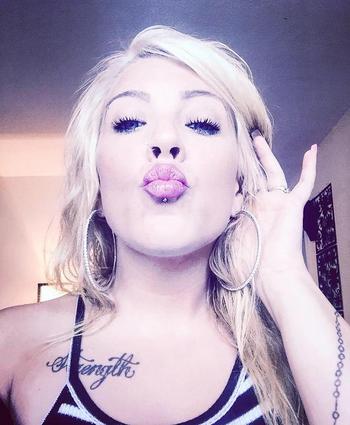 , 23  female escort, Barrie