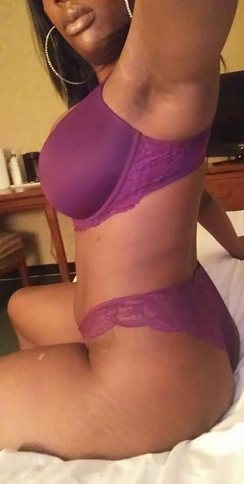 , 25  female escort, Barrie