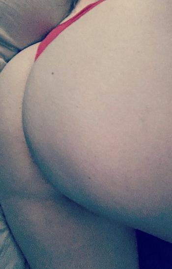 , 21  female escort, Barrie