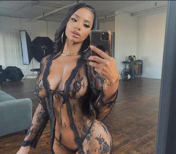 Mariah, 24 Mixed female escort, Barrie