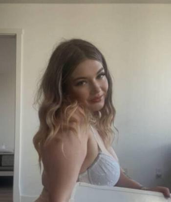 Riley, 21 Caucasian/White female escort, Barrie